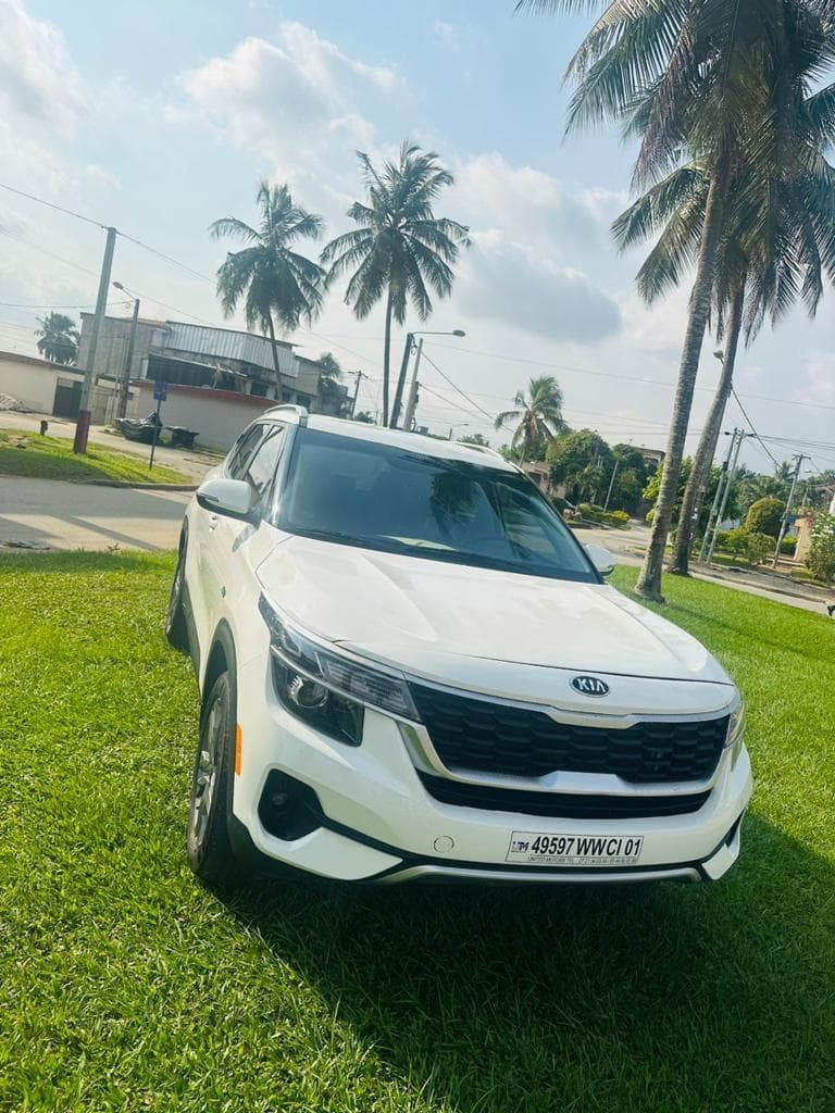 KIA Seltos Blanc perle — location à Abidjan